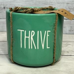🆕 Rae Dunn ceramic “ Thrive” planter